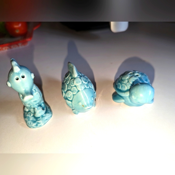 Salt and pepper shakers - Picture 2 of 3